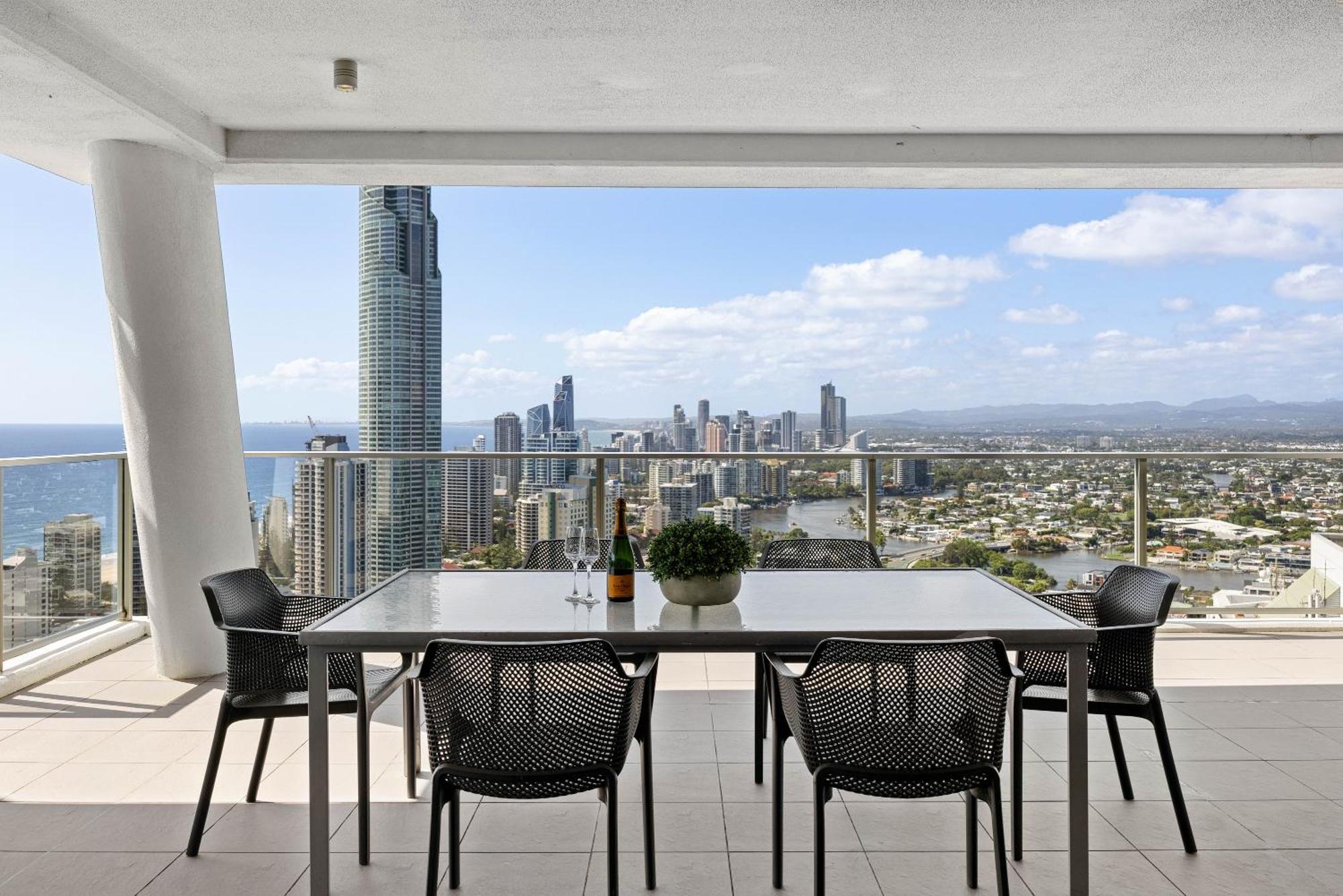 Holiday Holiday Circle On Cavill Apartments Gold Coast Ruang foto